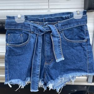 Jean shorts + belt
